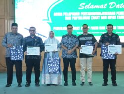Walikota Langsa Jeffry Sentana Serahkan Penghargaan Zakat Award Tahun 2024