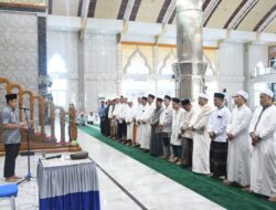 Walikota Langsa Kukuhkan Pengurus Mesjid Agung Darul Falah Kota Langsa Masa Bakti 2025-2030