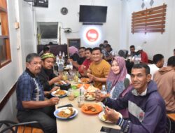 Puluhan Wartawan Menghadiri Silaturahmi Bersama Kajari Biteuen.