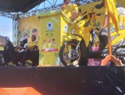 H. Mukhlis ST Melepas Peserta Jalan Santai Meriahkan HUT Partai Golkar ke-61.