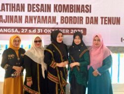 Ketua Dekranasda Kota Langsa Buka Pelatihan Desain Kombinasi Produk Kerajinan Anyaman di Gampong Cinta Raja 