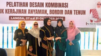 Ketua Dekranasda Kota Langsa Buka Pelatihan Desain Kombinasi Produk Kerajinan Anyaman di Gampong Cinta Raja 