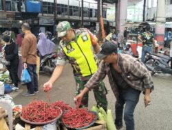 Babinsa Koramil 11/Bandar Baru Kodim 0102/Pidie Laksanakan Pemantauan Harga Sembako di Pasar Subuh Keude Loungputu