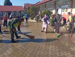 Anggota Koramil 11/Bandar Baru Kodim 0102/Pidie Laksanakan Pembersihan Sekolah di Keude Loungputu
