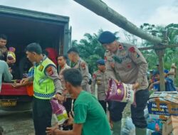 Brimob Polda Sumut dan Polres Langkat Salurkan Bantuan Banjir ke Enam Kecamatan : Ribuan Logistik Diantar Hingga Posko Terpencil