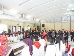 Kakanwil Kemenkum Sumut Laksanakan Kunjungan Duka ke Rumah Mendiang Ibu Kartini Br Bangun, Sampaikan Duka Cita atas Wafatnya Ibunda dari Ibu Min Usihen Kepala BPHN Kemenkum RI