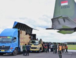 “Dukung Pemulihan Listrik di Aceh, TNI AU Kerahkan Lima Pesawat untuk Angkut 1.000 Genset.”