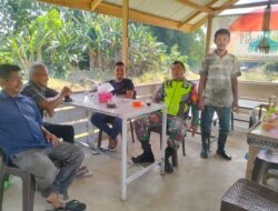 Koramil 11/Bandar Baru Kodim 0102/Pidie: Babinsa Laksanakan Komsos dengan Warga Pasca Banjir