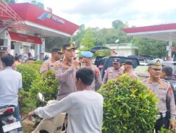 Cegah Kepanikan dan Antrean Panjang, Kapolres Pidie Gunakan Pengeras Suara Beri Imbauan di SPBU