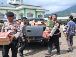 Kapolres Pidie Salurkan Bantuan untuk Korban Banjir di Dapur Umum Gampong Blang Pandak, Tangse