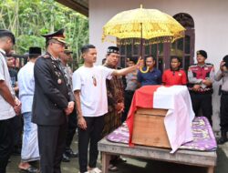 Kapolres Pidie Pimpin Upacara Pemakaman Almarhum Bripka Teuku Ikhsan