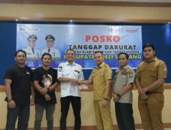 Konser Amal Kemanusiaan Kecamatan Galang Serahkan Hasil Donasi Warga ke Posko Bencana Banjir dan Longsor di Deli Serdang