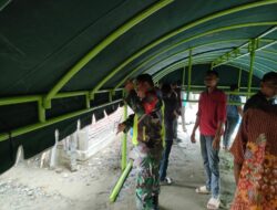 Babinsa Koramil 11/Bandar Baru Kodim 0102/Pidie Turut Serta dalam Gotong Royong di Desa Pueb Lueng Nibong