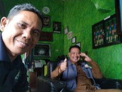 Sambil Ngopi di Ruang Kerja, Sukri Tunjukkan Kepemimpinan Humanis di SMA Negeri 1 Simpang Kiri