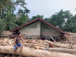 Paru-Paru Dunia Gundul, Banjir Bandang Landa Pulau Sumatra
