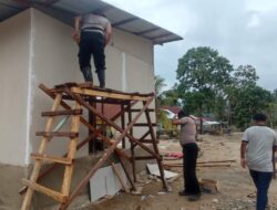 Brimob Polda Sumut bersama Warga Percepat Pembangunan Hunian Sementara Korban Banjir Bandang dan Longsor di Tapanuli Selatan