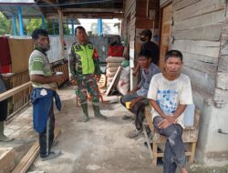 KORAMIL 11/BANDAR BARU KODIM 0102/PIDIE LAKSANAKAN KEGIATAN KOMUNIKASI SOSIAL (KOMSOS) DENGAN BERKUNJUNG KE RUMAH WARGA DI DESA UDENG