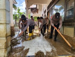 Polres Pidie Bersihkan Puskesmas Pembantu Pascabanjir di Gampong Dayah Adan
