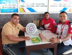 Aiyub NSS Grong-Grong Jadikan Awal Tahun 2026 Momentum Berbagi, Nasabah Honda Terima Souvenir