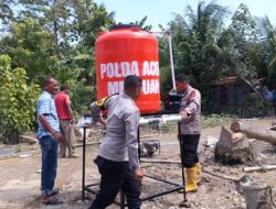 Polres Pidie Serahkan Bantuan Sumur Bor Kapolda Aceh untuk Warga Lamkawe