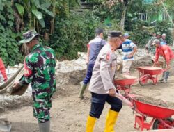 TNI–Polri Aceh Tengah Bersama Warga Jagong Jeget Gotong Royong Pulihkan Akses Jalan Pasca Bencana