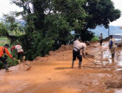 Respon Cepat Polsek Lut Tawar Pulihkan Akses Jalan Takengon–Bintang Pasca Banjir Dan Longsor