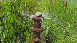 Diduga Bocor, Pipa Induk PDAM Tirta Kemuning Langsa di Simpang Empat Tualang Teungoh Belum Diperbaiki