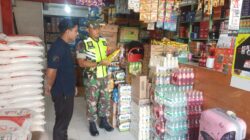 Babinsa Koramil 11/Bandar Baru Kodim 0102/Pidie Pantau Harga Sembako di Keude Loungputu