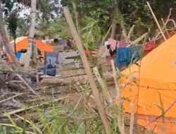 Warga Aceh Berpuasa di Kemah Bantuan