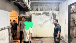 Irfansyah Hasan (53) warga Dusun Suka Damai, Desa Sinabang Kecamatan Simeulue Timur, ditemukan tewas tergantung dengan menggunakan seutas tali di dalam rumahnya
