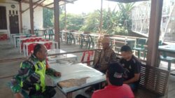 Babinsa Koramil 11/Bandar Baru Laksanakan Komsos, Ingatkan Warga Cek Keamanan Rumah Jelang Mudik Lebaran