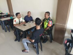 Babinsa Koramil Bandar Baru Perkuat Silaturahmi dan Keamanan Desa Melalui Komsos di Keude Lueng Putu