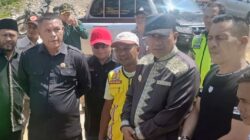 Wakil Bupati Aceh Tengah Muchin Hasan Bersama Tim PUPR Aceh Tinjau Langsung Kerusakan Jalan Propinsi Di Kuyun Toa 