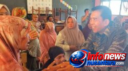 Bupati Monas Hadir Langsung di Tengah Warga, Salurkan BLT Rp900 Ribu per Keluarga