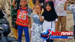 Bentuk Kepedulian Kepada warga Prejurit Yonif TP 854/DK Hibur Dan Bantu Anak-Anak Korban Bencana Di Reje Payung
