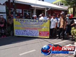 WARGA PACCERAKKANG LAKUKAN AKSI DAMAI DIKANTOR LURAH MEMINTA SEPULUH TUNTUTAN