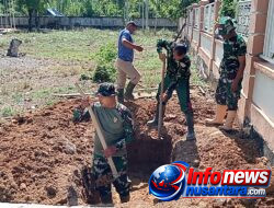 Terik Matahari Tak Surutkan Semangat Satgas TMMD 129 Kodim 0102/Pidie Gali Septic Tank untuk Bangun MCK di TPU Blang Cot