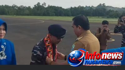 Bupati Simeulue Sambut Hangat Kedatangan Danlanal Simeulue yang Baru di Bandara Lasikin”*