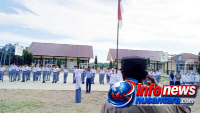Kasat Binmas Polres Pidie Jaya Jadi Pembina Upacara di SMKN Trienggadeng