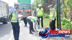 Polres Bireuen Tinjou Ketempat  Kejadian Laka Lantas Antara Mobil Pengangkut Sampah dan Mobil Box