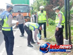 Polres Bireuen Tinjou Ketempat  Kejadian Laka Lantas Antara Mobil Pengangkut Sampah dan Mobil Box