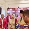 Siapkan Mesin Politik Jelang Pemilu 2029, Partai Indonesia Terang Gelar Konsolidasi Nasional   JAKARTA – Partai Indonesia Terang (Pinter)  menggelar Konsolidasi Nasional sekaligus perayaan Hari Ulang Tahun Ketumnya, Dr (Cn) Cut Nyak Hj Rizayati SH, MM, di Jakarta, Sabtu (12/9/2026) malam.   Partai Indonesia Terang mulai memperkuat mesin politik hingga tingkat bawah sebagai bagian dari persiapan menghadapi Pemilu 2029.  Konsolidasi nasional digelar untuk memastikan struktur organisasi dari tingkat pusat hingga daerah berjalan solid sekaligus memperkenalkan kembali program-program yang menjadi fokus partai.   Konsolidasi tersebut diikuti jajaran Partai Indonesia Terang dari 38 provinsi. Penguatan struktur akan dilanjutkan hingga tingkat kabupaten/kota, kecamatan, kelurahan, desa, hingga rukun warga.  Ketua Umum Partai Indonesia Terang, Cut Nyak Rizayati, mengatakan, kekuatan partai tidak semata-mata bergantung pada sosok pemimpin.  Menurutnya, soliditas seluruh struktur organisasi menjadi faktor penting agar partai dapat bekerja secara nyata di tengah masyarakat.  “Saya ingin seluruh rakyat Partai Indonesia Terang memahami bahwa kekuatan terbesar kita bukanlah hanya berada pada siapa dan menjadi siapa pemimpin, tetapi pada seberapa solid kita sebagai sebuah organisasi,” ujar Cut Nyak Rizayati.   Ia menilai kepengurusan pusat tidak akan berjalan maksimal tanpa dukungan jajaran daerah.  Karena itu, konsolidasi nasional menjadi momentum untuk memperkuat hubungan antara struktur partai dan masyarakat.  Cut Nyak Rizayati juga menegaskan Partai Indonesia Terang akan kembali menjalankan sejumlah program yang sebelumnya sempat terhenti, termasuk Penerangan Jalan Umum Tenaga Surya (PJUTS).  “Partai Indonesia Terang mulai melanjutkan segala program PJUTS, tenaga surya. Yang sempat kemarin terhenti dari Sabang sampai Merauke, sudah berhenti selama 2 tahun, sekarang kita mulai,” katanya.  Selain PJUTS, ia menyebut program rumah bersubsidi dan solar cell sebagai bagian dari program yang akan terus didorong.  Menurut Cut Nyak Rizayati, berbagai program tersebut harus dibuktikan melalui kerja nyata, bukan sekadar menjadi slogan politik.  “Makanya harapan saya dengan hadirnya Partai Indonesia Terang ini bukan dasar kita bahas slogan terang-terang aja, harus kita buktikan. Omongan kita ini harus kita buktikan, jangan asal-asal ngomong doang,” tegasnya.