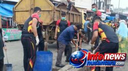 Brimob Aceh Turun ke Pasar Subulussalam! Bersama TNI dan Pemko, Sampah Dibersihkan demi Kenyamanan Masyarakat