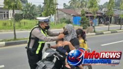 Cegah Risiko Gangguan Kesehatan, Satlantas Polres Subulussalam Hadir di Tengah Masyarakat saat Kabut Asap